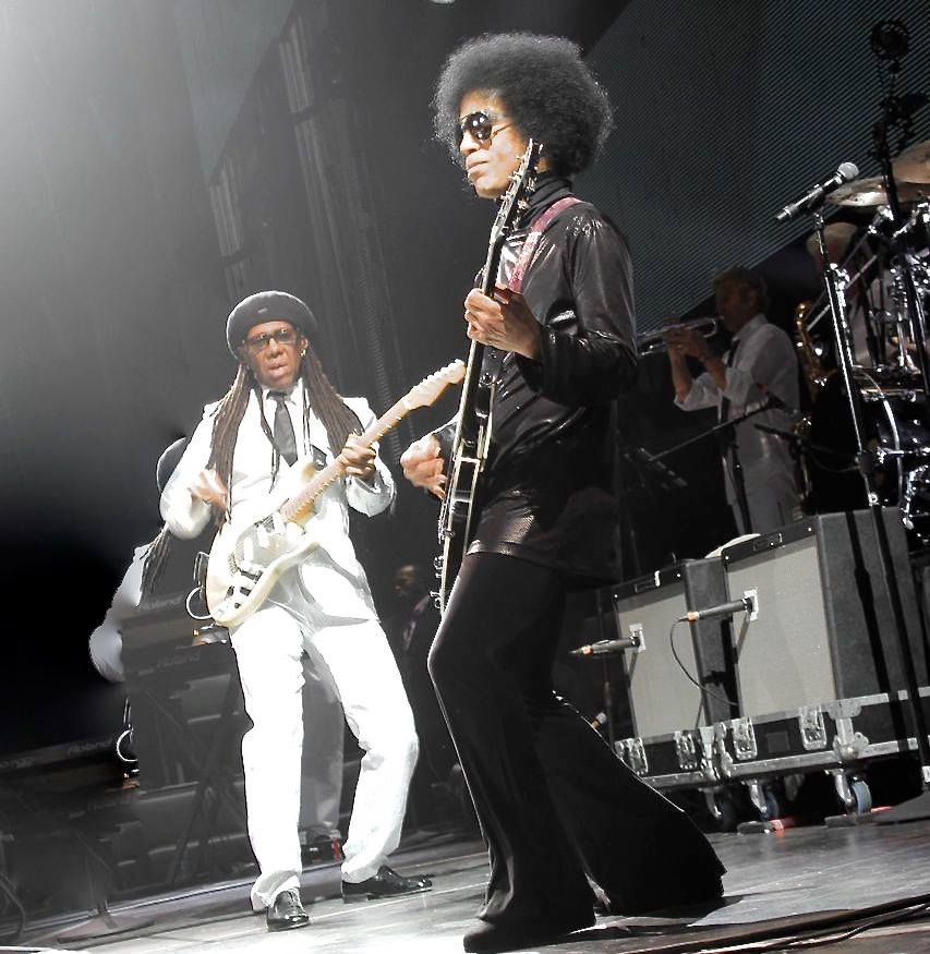 Prince, Nile Rodgers perform Bowie's "Let's Dance" in Concert
